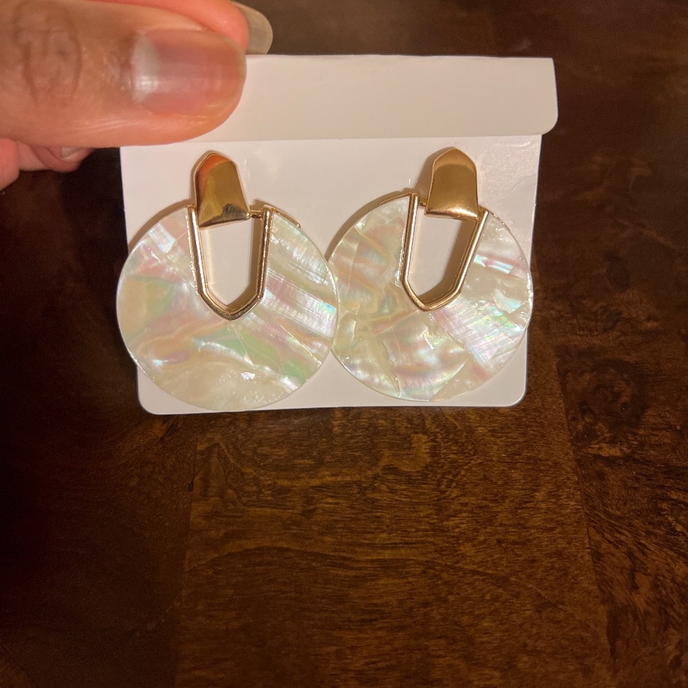 White Pearl Eggshell Disc Earrings
